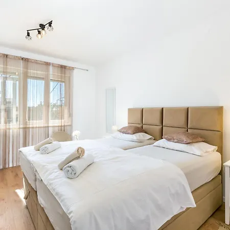 Apartamento With Parking Space - 23849 Trogir