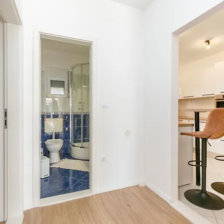 With Parking Space - 23849 Lejlighed