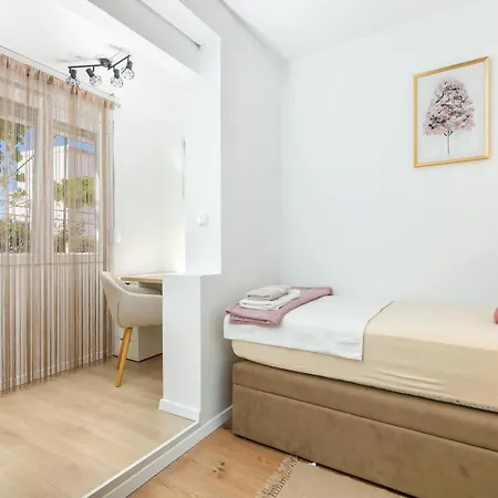 With Parking Space - 23849 Apartman
