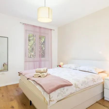 Appartement With Parking Space - 23849